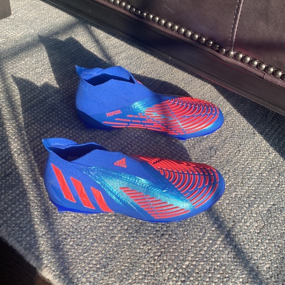BRAND NEW, never worn. Kids Adidas Predator Edge firm ground soccer cleats. - Picture 2 of 5